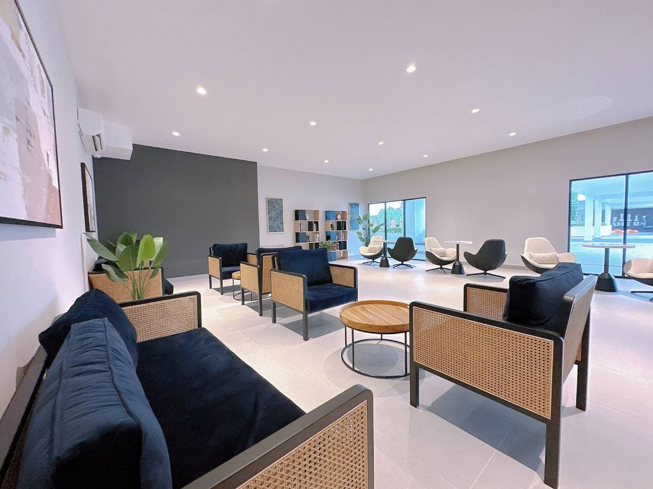 Veranda Residences Phase 1 lobby and lift lobby